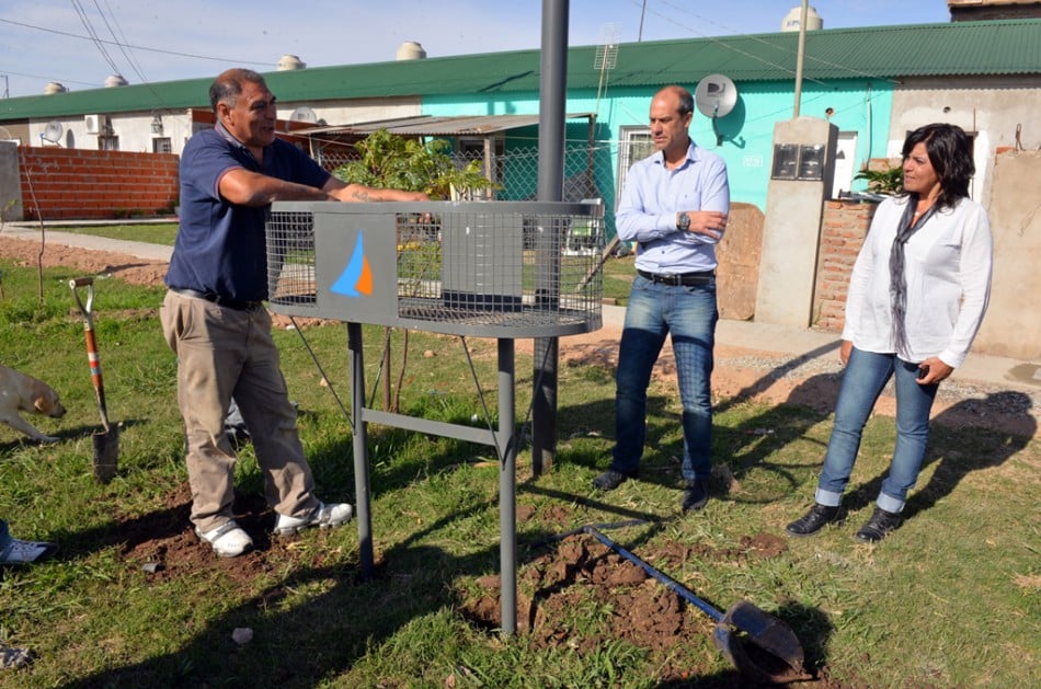 Colocación de nuevos cestos de basura en San Fernando | Que Pasa Web