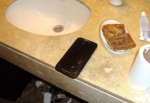 Detuvieron a una banda que escondía droga en teléfonos celulares