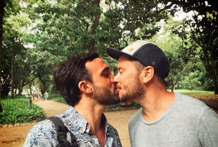 leo-grosso-lgtb-beso