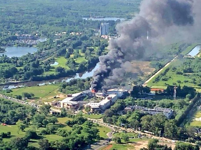 incendio-carrefour-camino-remeros-tigre