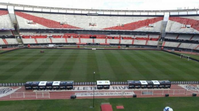 monumental-cancha-river