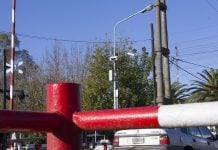 Ya funciona en Pilar el primer control inteligente de cruce de barrera baja del país