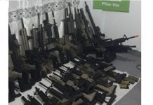 Cayó acusado de amenazar a tiros a un vecino y le encuentran armas y réplicas de fusiles en su casa de Pilar