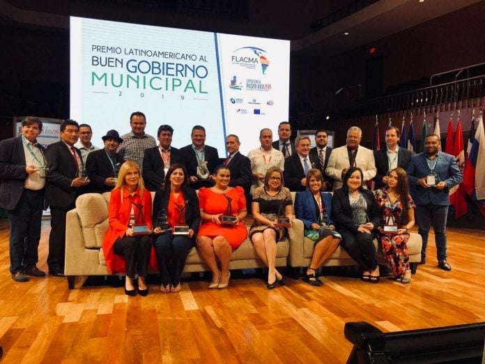 escobar-reconocimiento-flacma escobar-reconocimiento-flacma