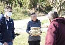 Entregan asistencia alimentaria casa por casa a adultos mayores de Pilar Recorrida Alimentaria Asultos Mayores Pilar