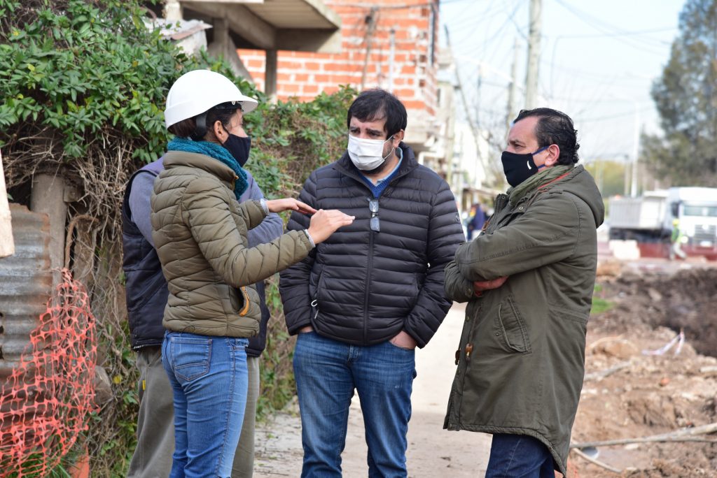 El Intendente Fernando Moreira Recorrió Los Trabajos Que Se Extenderán Sobre 10 Cuadras De Calle 8 Y Artigas.