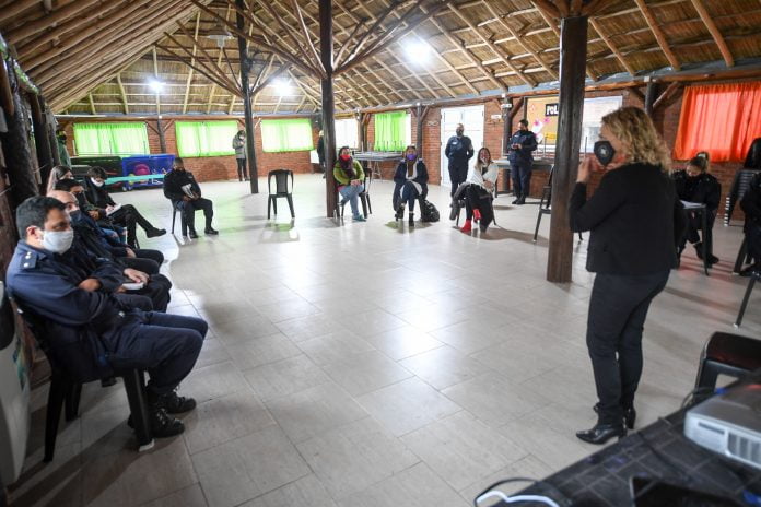 2-capacitacion-violencia-de-genero-policia 2 Capacitacion Violencia De Genero Policia