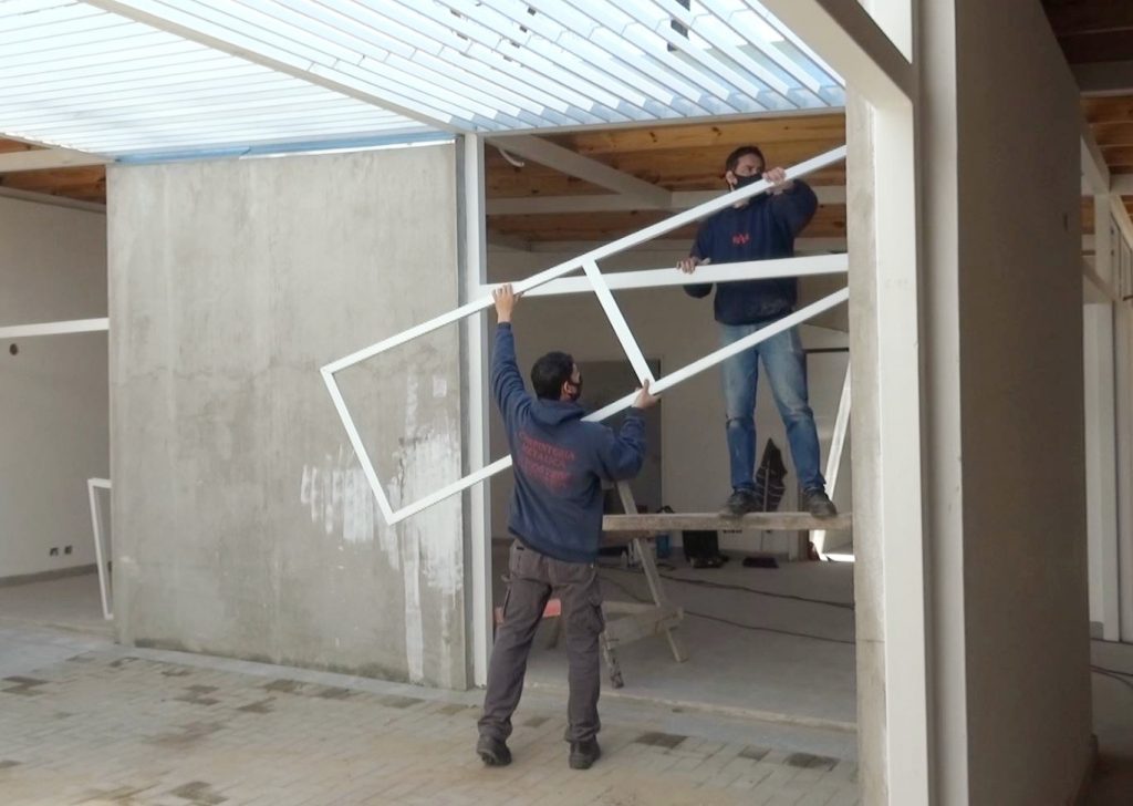 Actualmente, Se Realizan Tareas De Cableado, Instalación Eléctrica, Carpintería, Rejas, Iluminación, Parquizado Y La Instalación De Juegos.