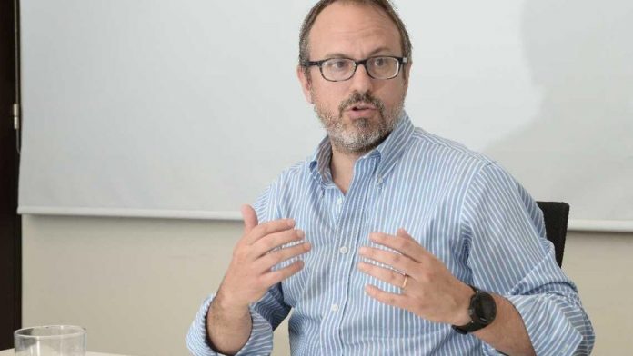 Diego Valenzuela, Aeropuerto El Palomar