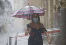 Mal tiempo para la Ciudad y el conurbano: lluvias, tormentas y fuertes vientos en el comienzo de la semana Tormenta Barbijo Paraguas 4