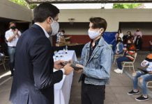 Trotta entregó netbooks a estudiantes de secundarias de Merlo Unnamed (2)