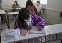 clases presenciales aula provincia barbijo