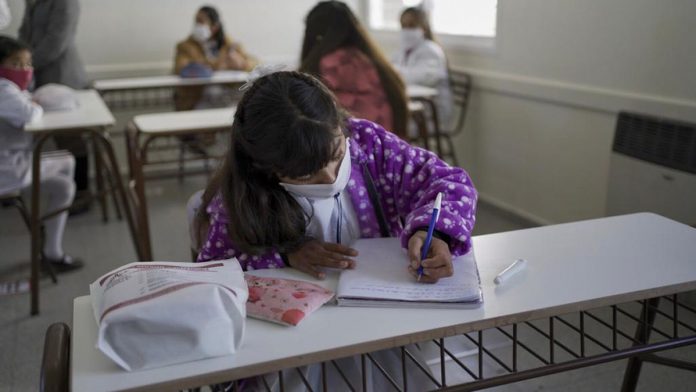 clases presenciales aula provincia barbijo