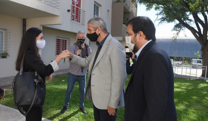 fernando moreira y jorge ferraresi entregaron nuevas viviendas procrear en san martin