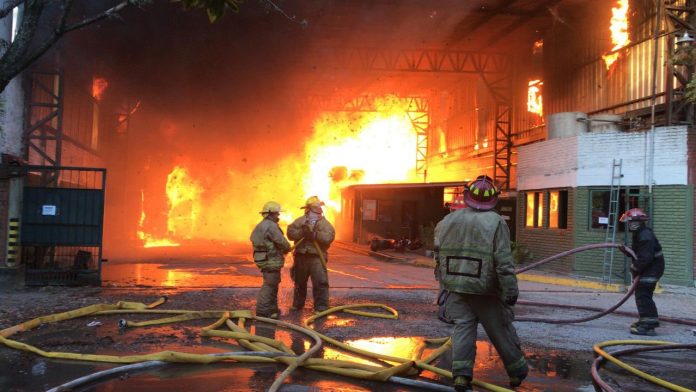 bomberos incendio papelera