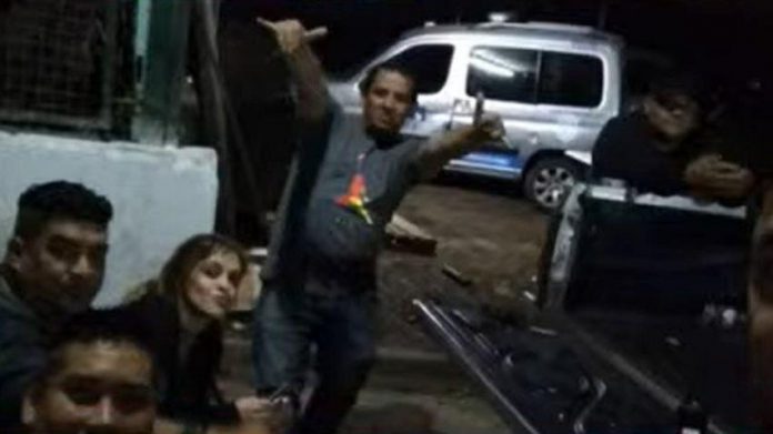 fiesta clandestina policías tres de febrero