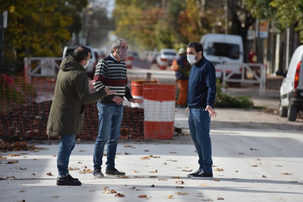 fernando moreira recorrió la puesta en valor de las calles perdriel e yrigoyen