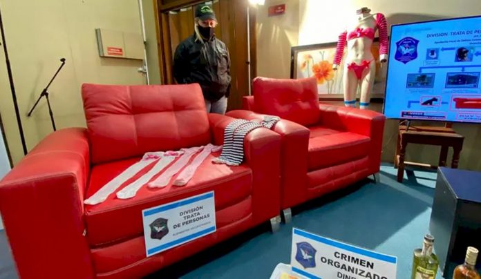 operativo sofá rojo haedo