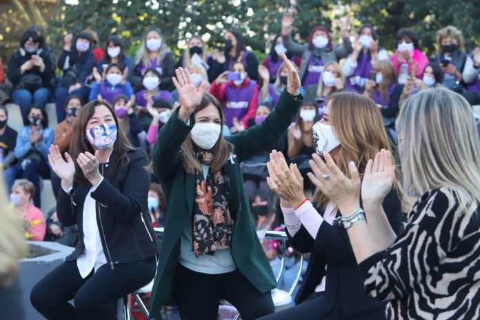 nancy cappelloni participó de un encuentro de mujeres junto a victoria tolosa paz, cristina Álvarez rodríguez y otras referentes políticas