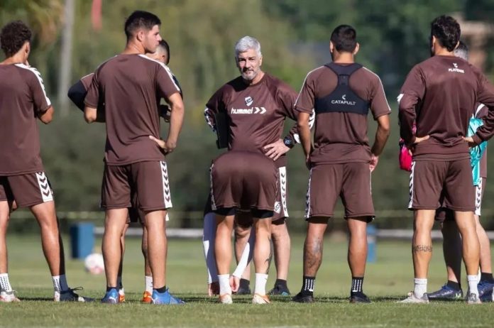 Omar De Felippe práctica Platense