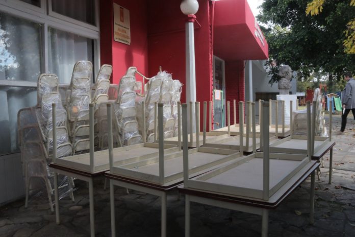 mobiliario jardines moron