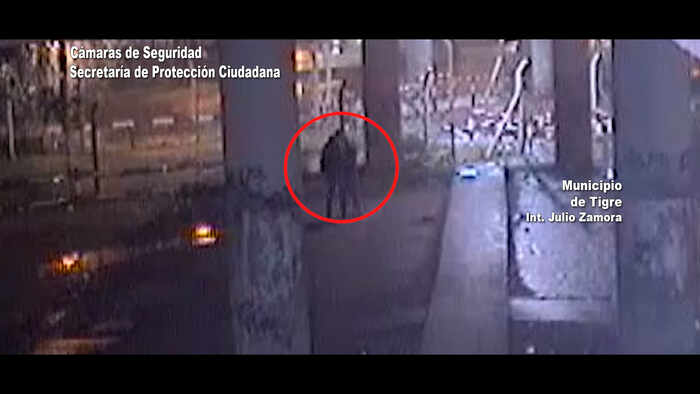 Video: detuvieron a un hombre por agredir a su pareja en la calle en Tigre  | Que Pasa Web