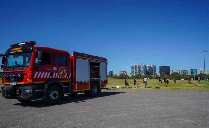 bomberos voluntarios desfile en la costa