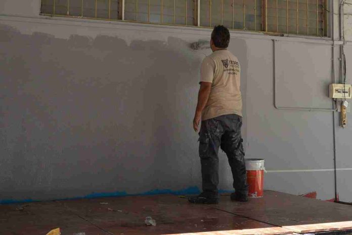 tareas de mantenimiento y pintura en la Escuela Secundaria N°1 de El Talar