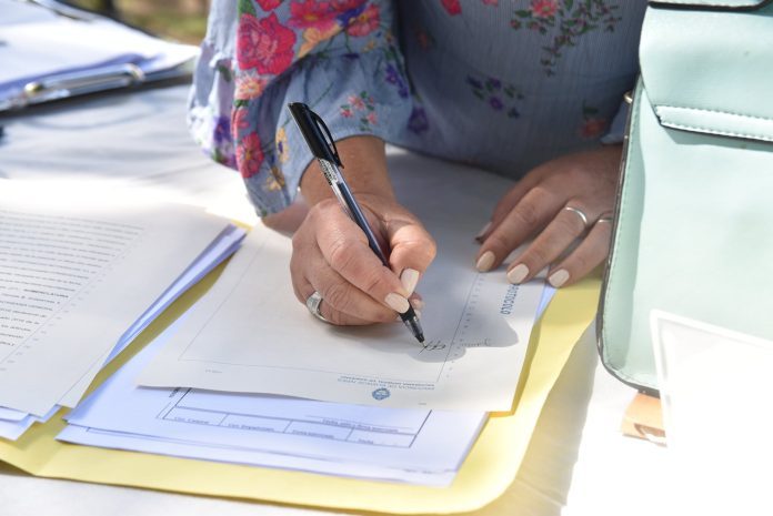 firma del programa provincial “Mi escritura, mi casa”