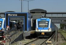 Demoras y cancelaciones en el tren Sarmiento por una medida gremial estación moreno