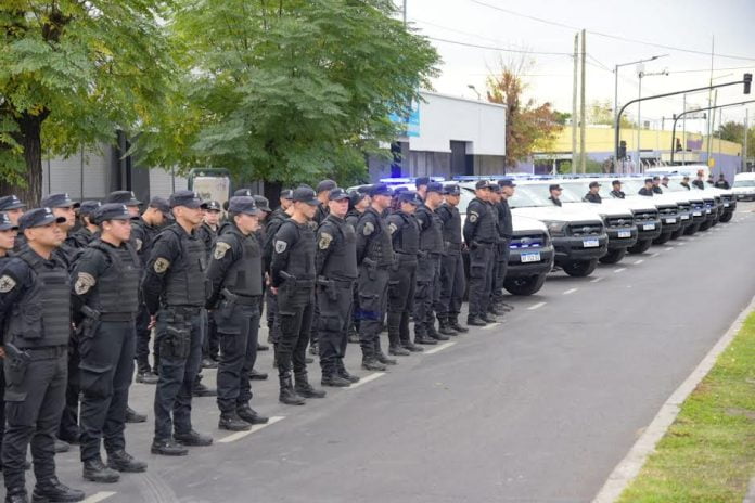 policías