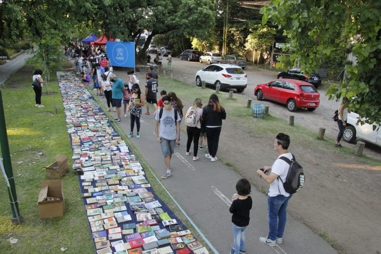 Siembra de libros en San Miguel: una jornada de intercambio literario al aire libre