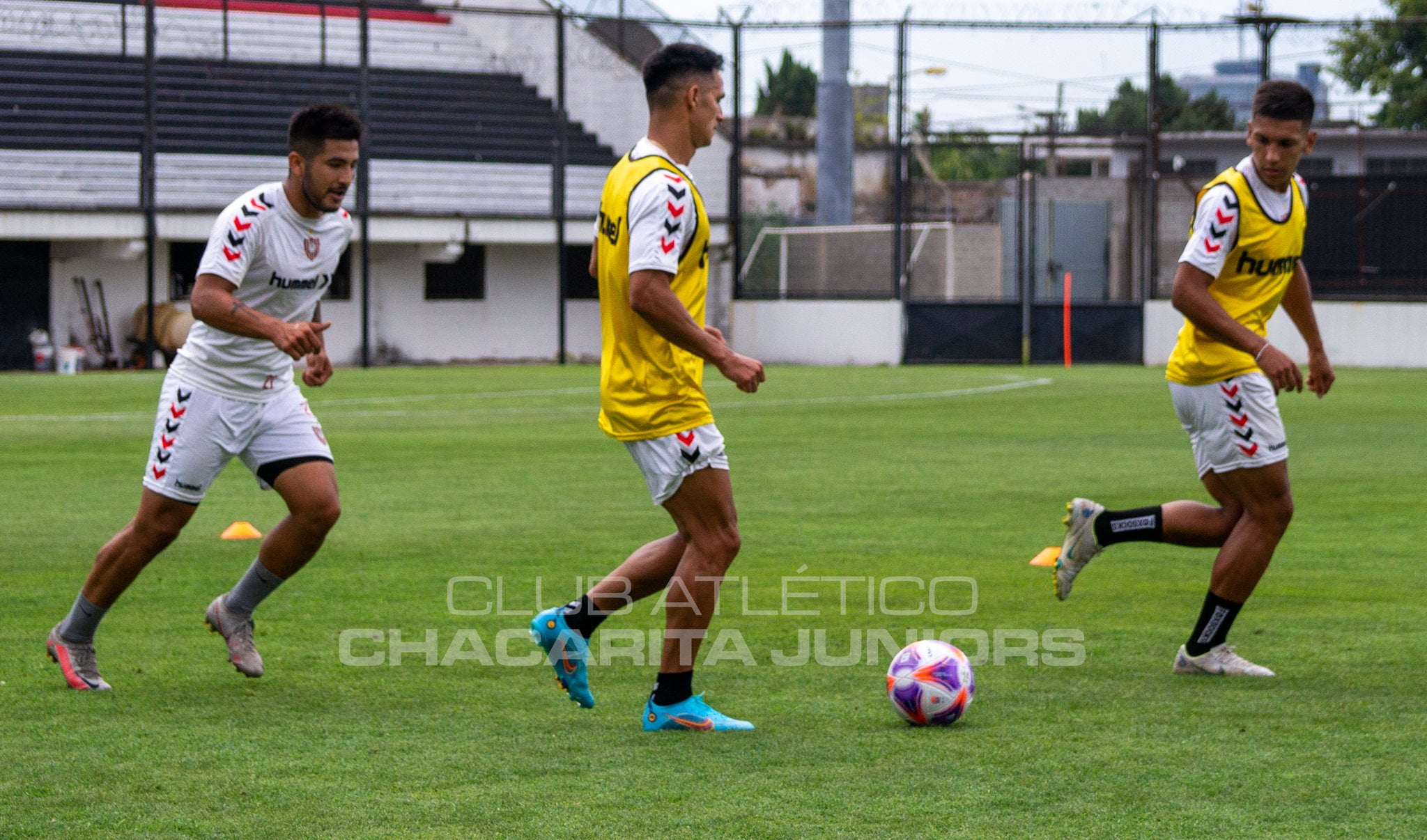 PRÁCTICA DE FÚTBOL ANTE SAN MIGUEL - Club Atlético Temperley