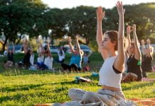 Meditación al aire libre para la primavera: clases gratuitas de yoga en la costa de Vicente López