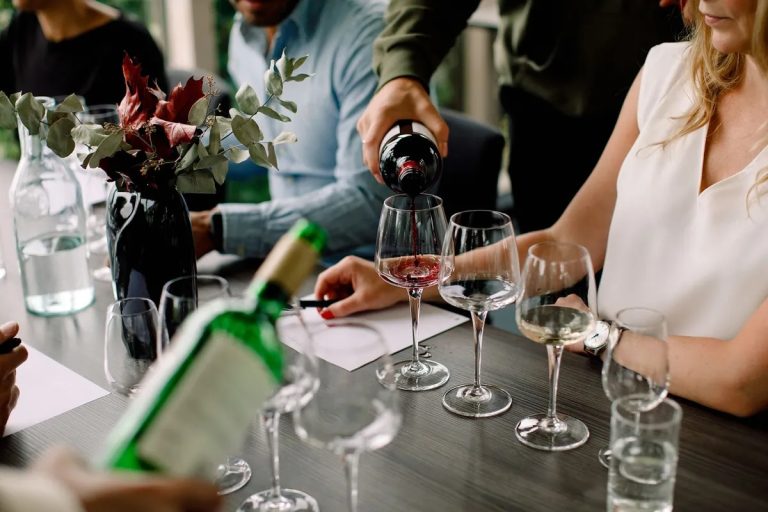 Tour del Vino en Ciudad Jardín: degustaciones de 15 bodegas y promociones en comercios