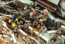 Diez bomberos de Pilar se sumaron a las tareas de rescate y remoción de escombros tras el fatal derrumbe de Villa Gesell
