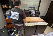 Allanan sucursales de una empresa de comidas rápidas en zona norte: encuentran armas, dinero en efectivo y más de 250 empleados en negro