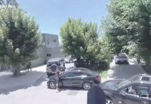 Relatos Salvajes en un country de zona norte: un conductor rompió el vidrio de un auto con un palo de golf porque no podía pasar