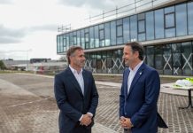 Achával recorrió una empresa del Parque Industrial de Pilar que construye una nueva planta de biotecnología