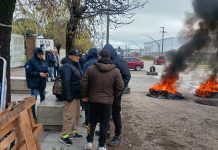 Trabajadores de Ilva en alerta por posibles 300 despidos: acampan frente a la planta en el parque industrial de Pilar