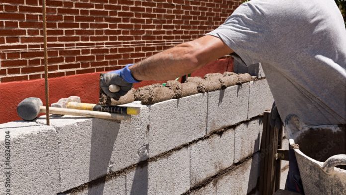 construccion-ladrillo-pared-obra-albañil-casa