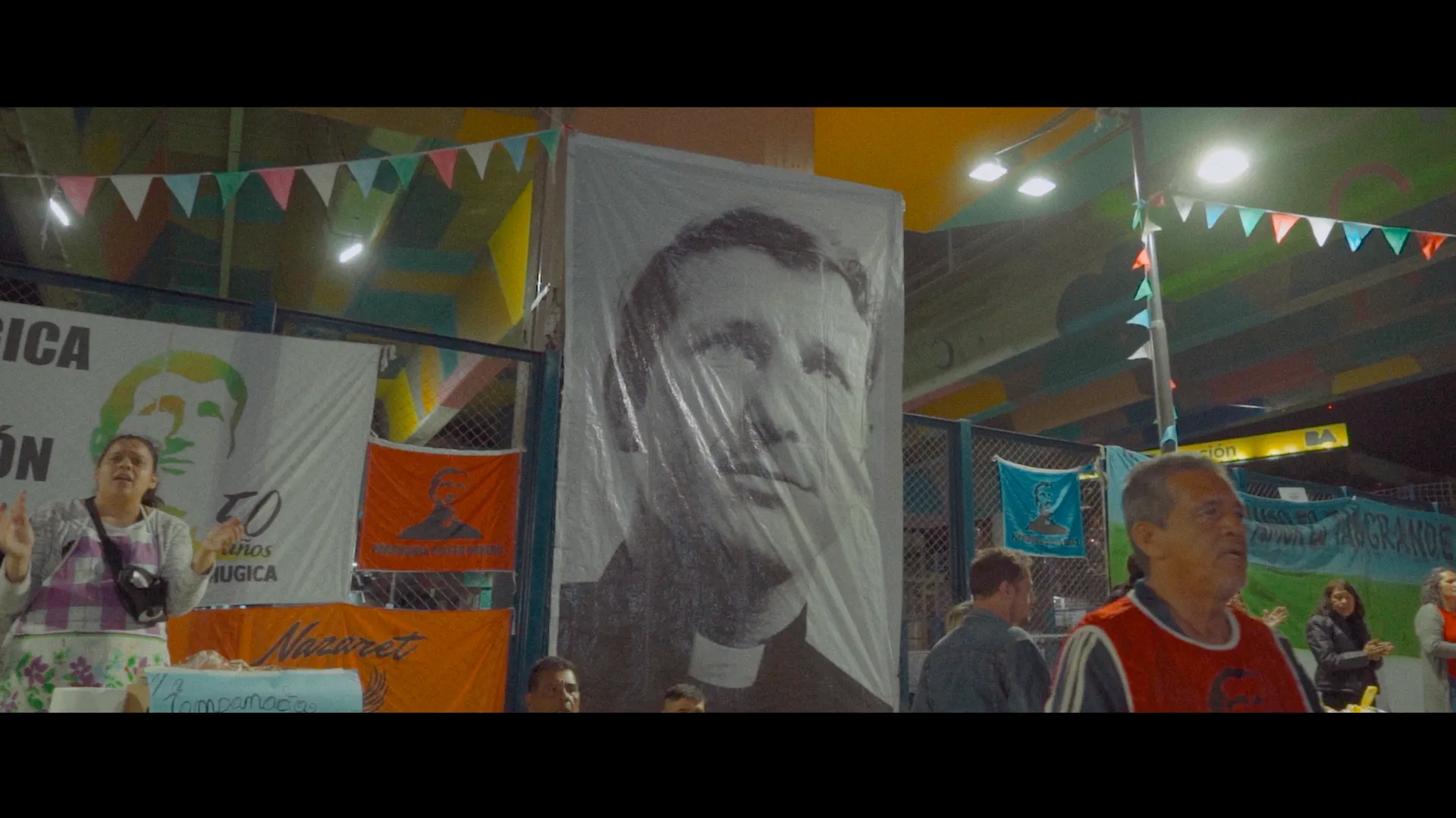 Un documental sobre el Padre Mugica se proyectará en el Barrio Sauce de Beccar junto a sus directores