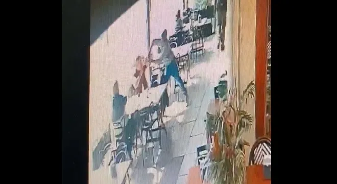 Ariel Diwan sufrió un robo mientras almorzaba en Morón: el ataque quedó filmado