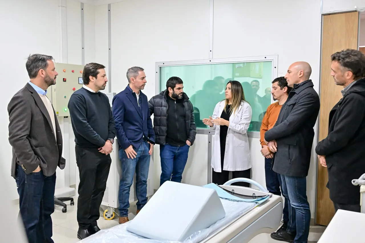 Sujarchuk y Kreplak recorrieron la Clínica Belgrano: "Mientras el Gobierno recorta, nosotros seguimos ampliando el servicio de salud pública"