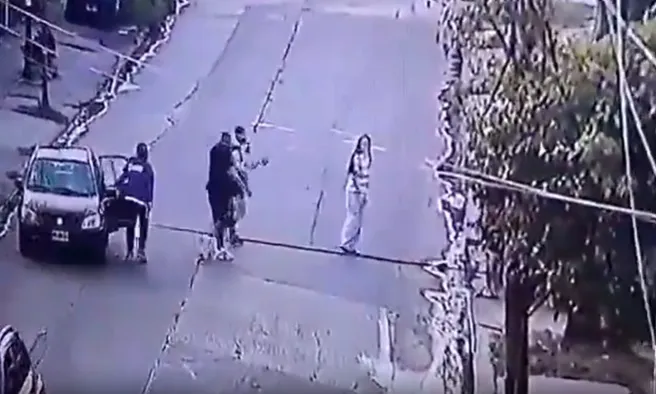 Balearon una casa en José León Suárez por una deuda: detuvieron a un prestamista y a dos cómplices