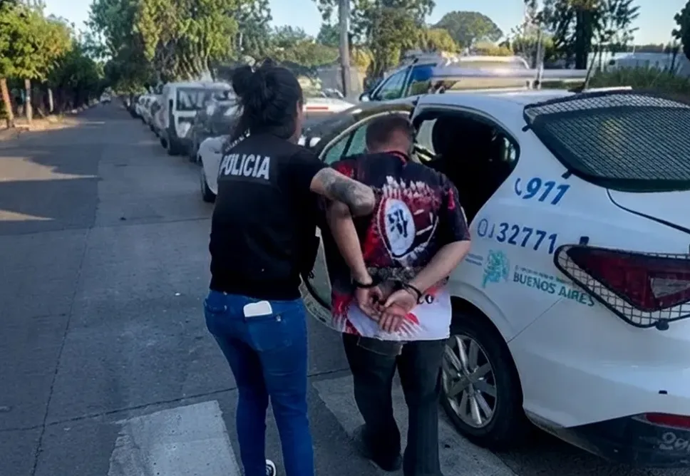 Deberá hacer tareas comunitarias y pagar $400 mil de multa por quemas ilegales en un basural de Escobar