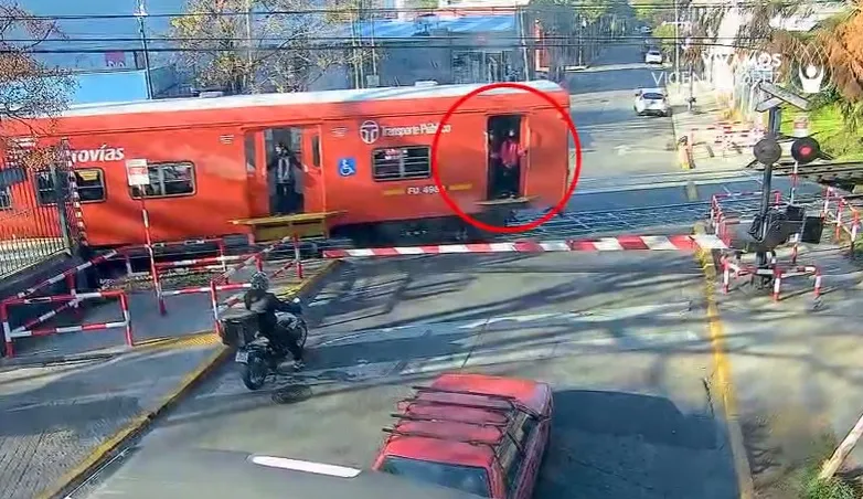 Quedaron filmados: detuvieron a dos jóvenes en el Belgrano Norte después de haber cometido un robo en Vicente López