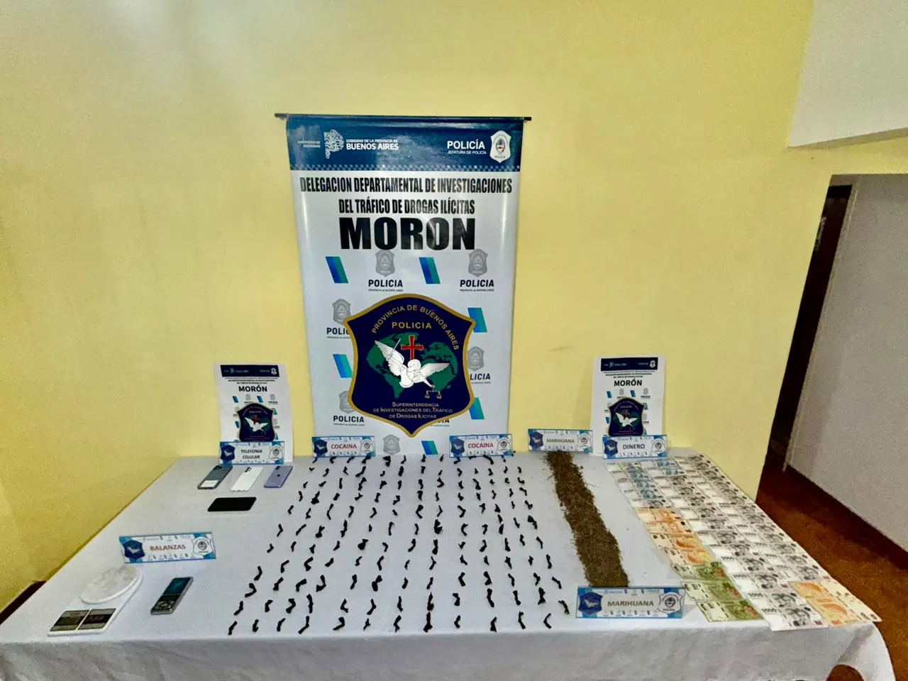 Morón: allanaron dos viviendas por venta de drogas y secuestraron unas 160 dosis de cocaína