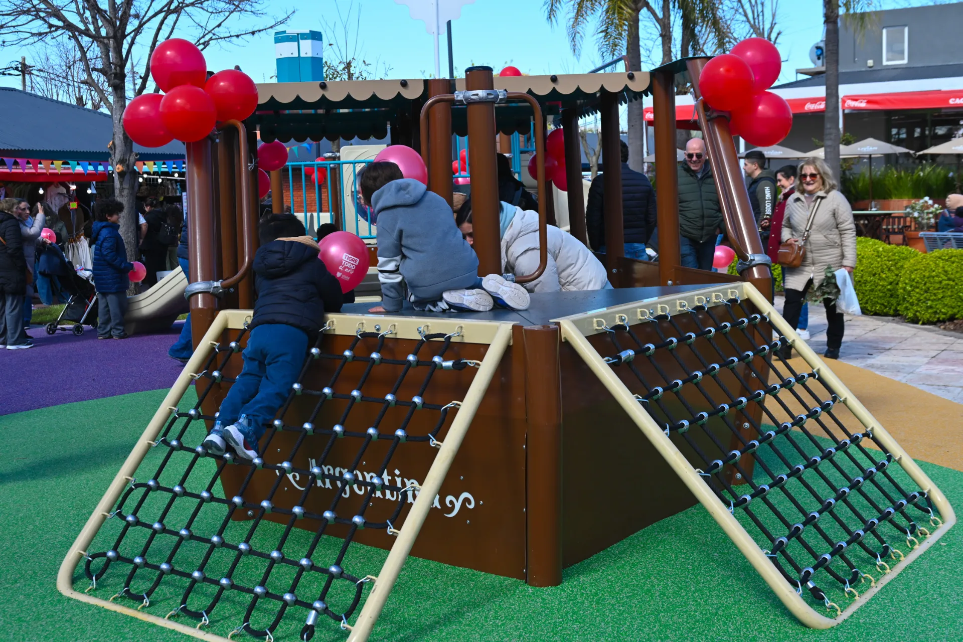 Tigre renovó la plaza del Puerto de Frutos con más juegos e iluminación