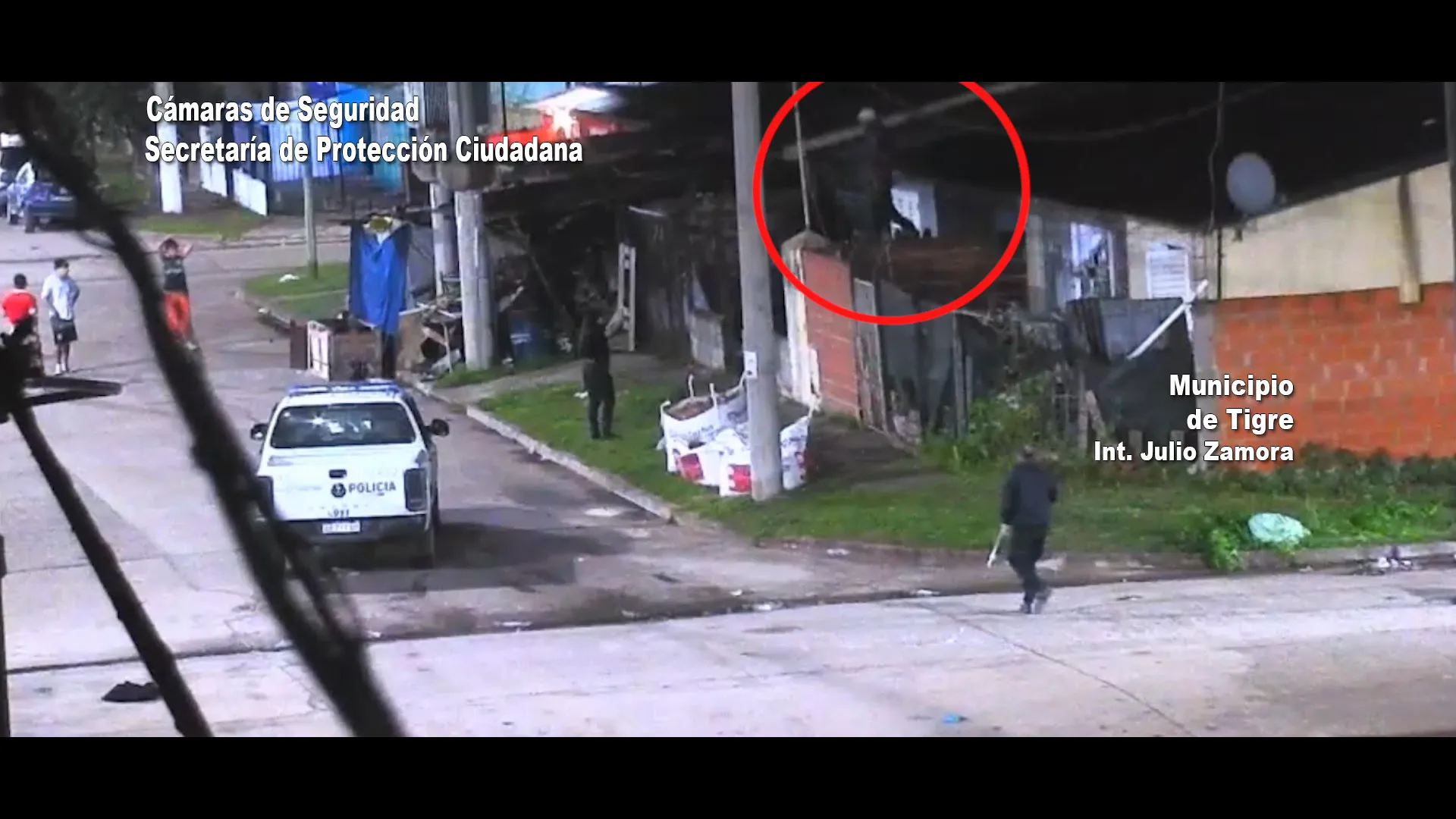 Video: quiso escapar por los techos después de robar cables de una plaza en Tigre, pero terminó detenido